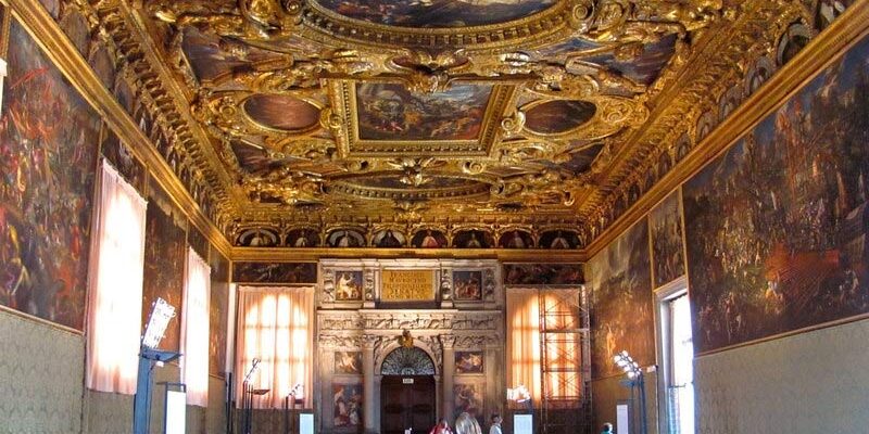 Palazzo-Ducale-шикарные потолки